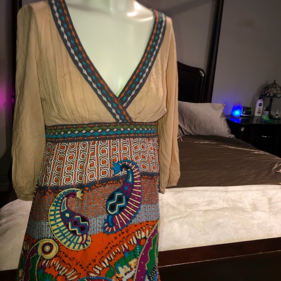 Tan multicolor elastic 3/4 sleeve v neck tunic - Picture 4 of 8